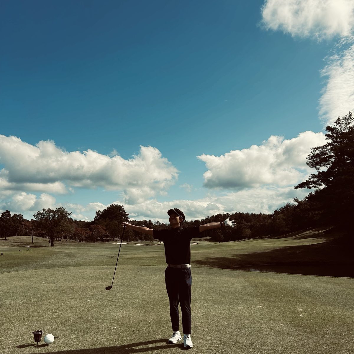 ラウンドを楽しむCHIRO GOLF BASE創業者